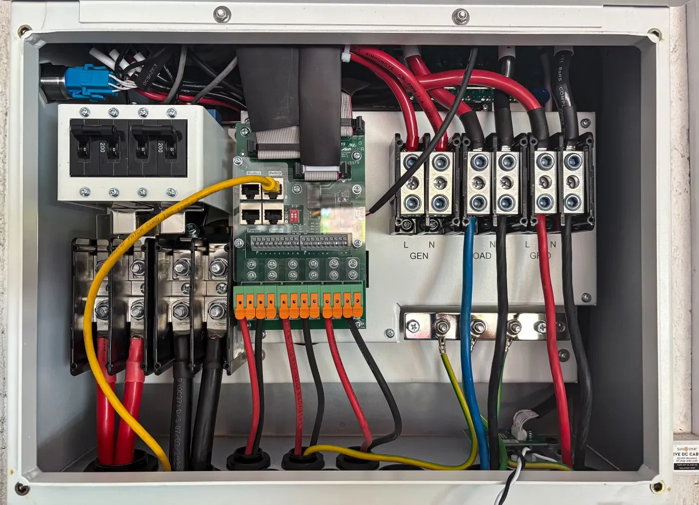 Raccordement d'un coffret électrique lors d'une pose de borne IRVE à Palaiseau